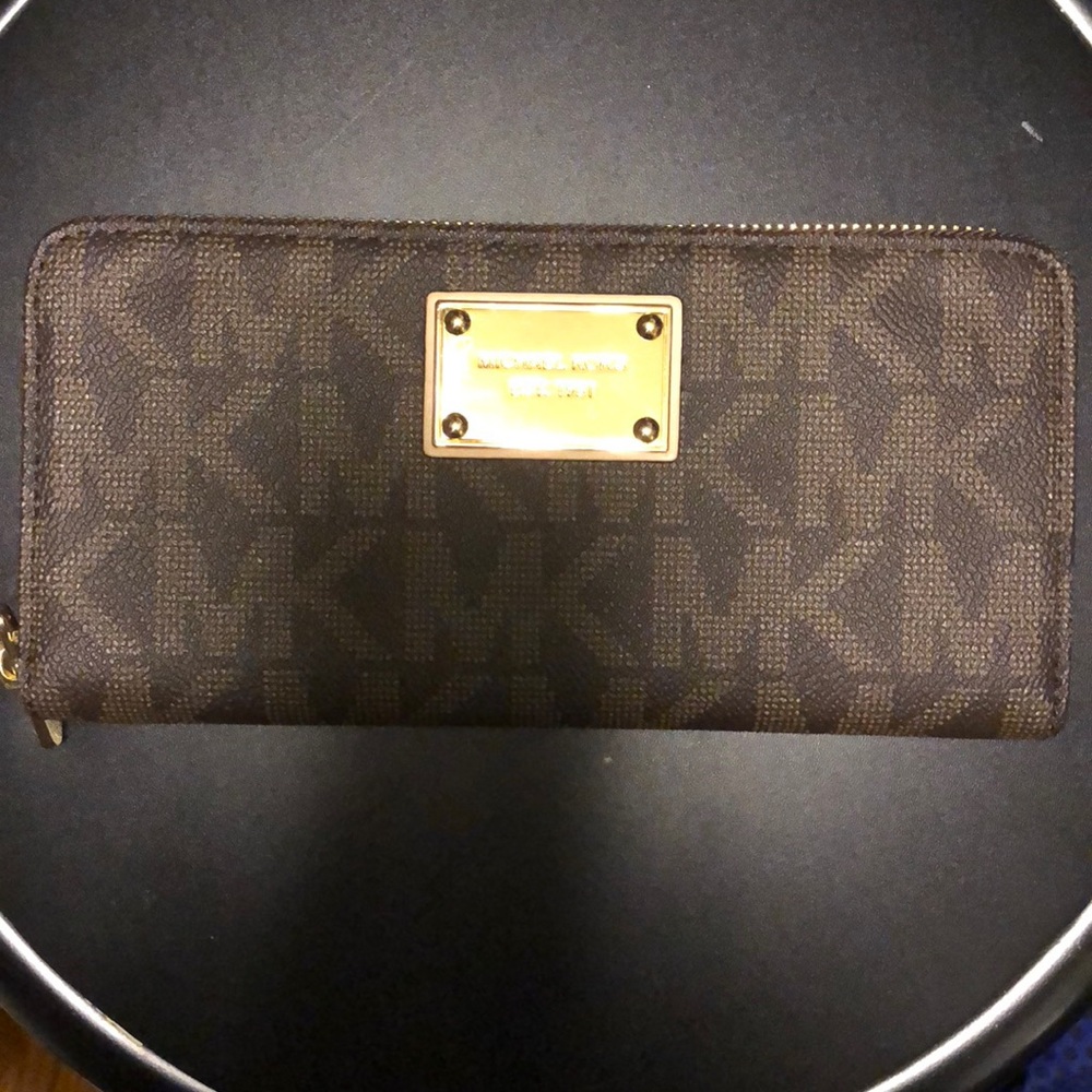 Michael Kors Jet Sept Continental Wallet
